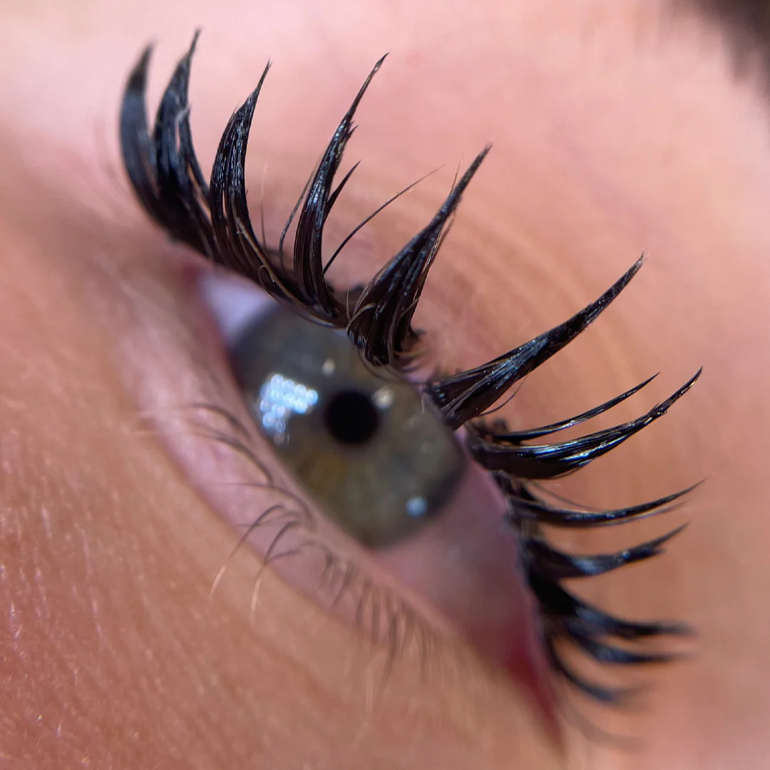 2-in-1 Styling Gel for Lash Spikes - Image 2