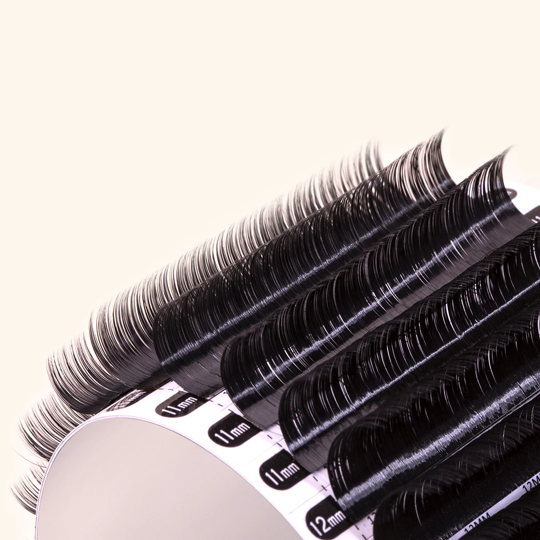 Mega Volume Chelsea Lashes 0.05 - Image 5